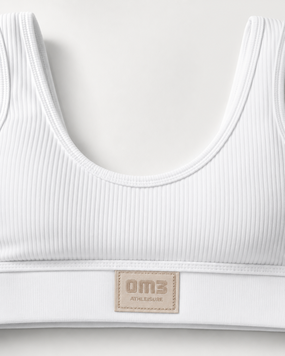 SHELLA — Ensemble athleisure 3 pièces : veste blazer courte, top court côtelé blanc & jogger taille haute gris chiné / 3-Piece Luxe Athleisure Set: Cropped Blazer, Ribbed Crop Top & Joggers / طقم رياضي أنيق من 3 قطع: بليزر قصير وتوب قصير مضلّع أبيض وبنطلون جوجر رمادي
