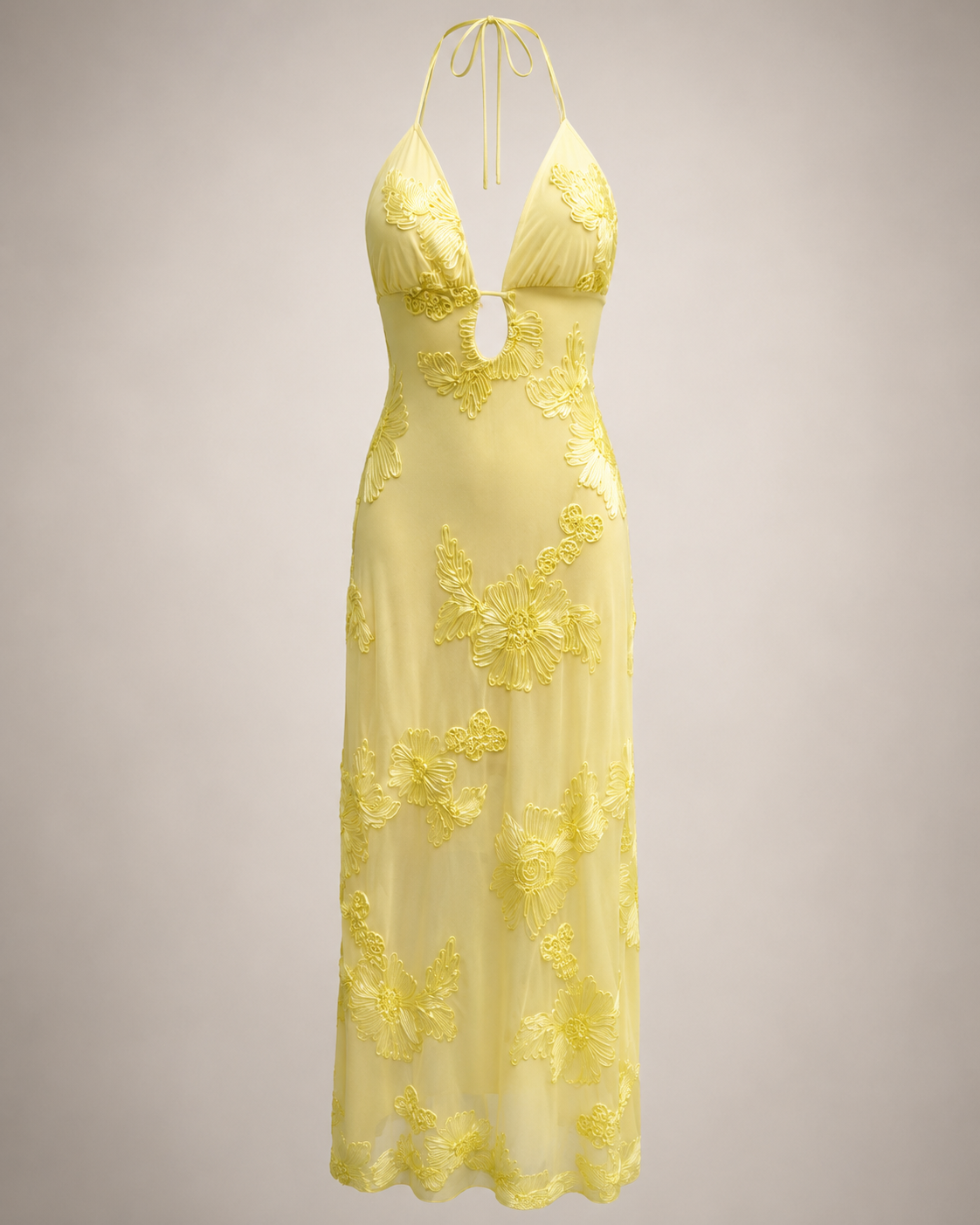 SHELLA — Robe longue dos nu col licou à broderie florale 3D & détail keyhole / 3D Floral Appliqué Halter Keyhole Maxi Dress / فستان طويل برقبة هالتر وتطريز ورود ثلاثي الأبعاد وفتحة كي هول