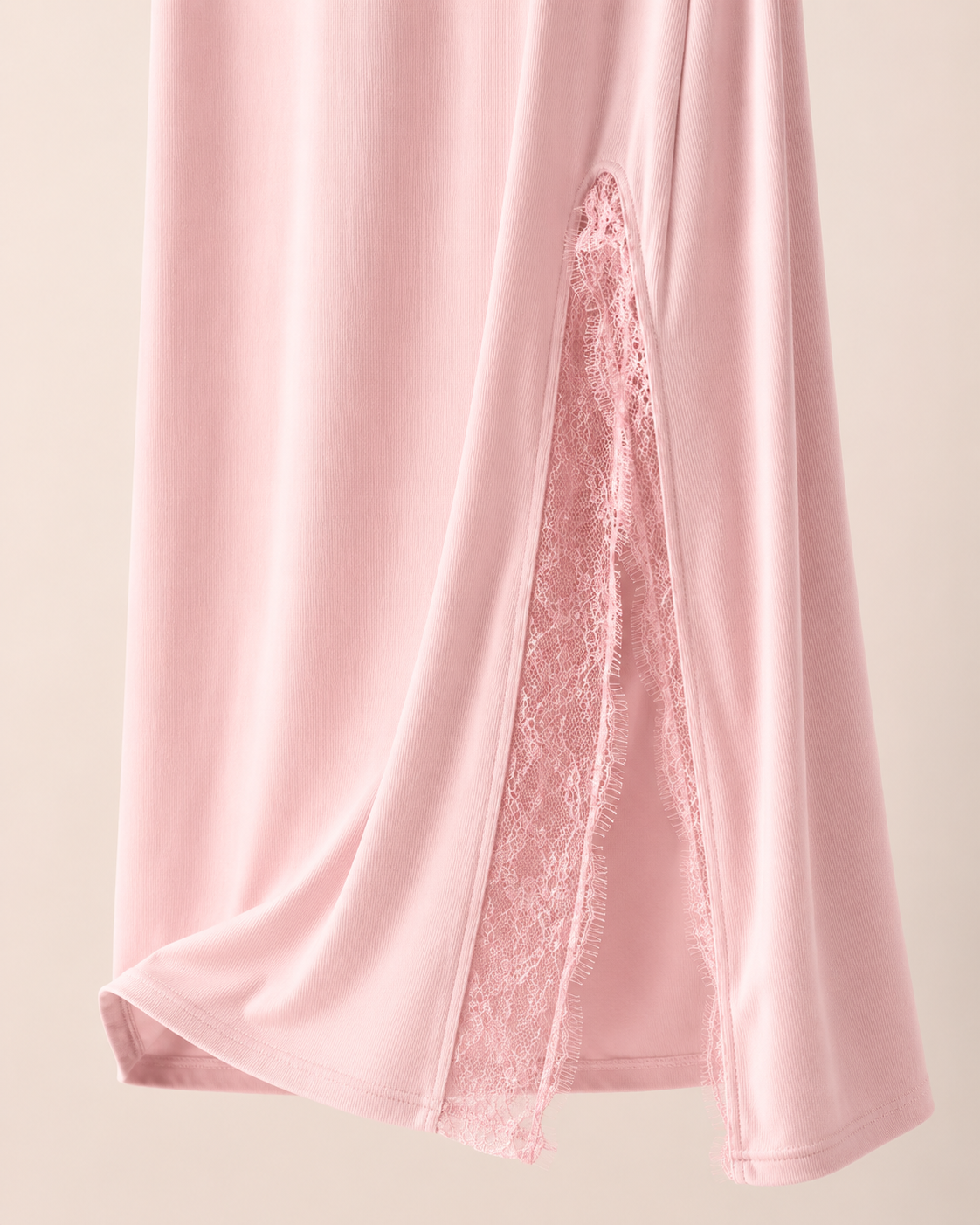SHELLA — Chemise de nuit longue rose côtelée à bordure dentelle / Blush Pink Ribbed Lace-Trim Maxi Nightgown / قميص نوم طويل وردي مضلّع بحافة دانتيل