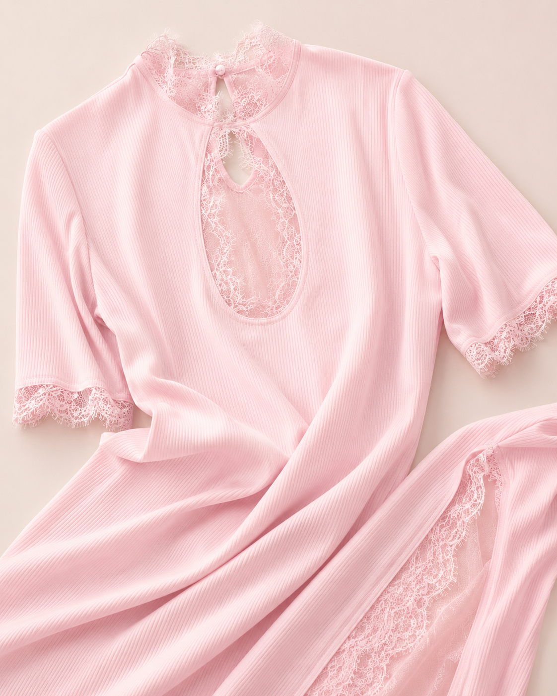 SHELLA — Chemise de nuit longue rose côtelée à bordure dentelle / Blush Pink Ribbed Lace-Trim Maxi Nightgown / قميص نوم طويل وردي مضلّع بحافة دانتيل