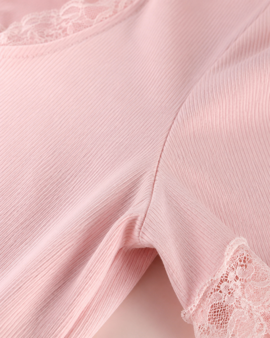 SHELLA — Chemise de nuit longue rose côtelée à bordure dentelle / Blush Pink Ribbed Lace-Trim Maxi Nightgown / قميص نوم طويل وردي مضلّع بحافة دانتيل