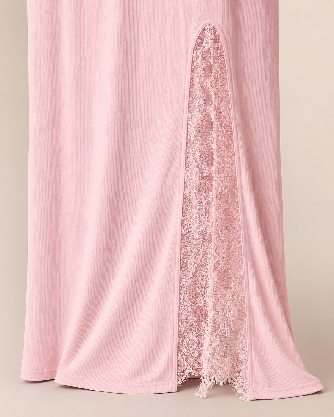 SHELLA — Chemise de nuit longue rose côtelée à bordure dentelle / Blush Pink Ribbed Lace-Trim Maxi Nightgown / قميص نوم طويل وردي مضلّع بحافة دانتيل