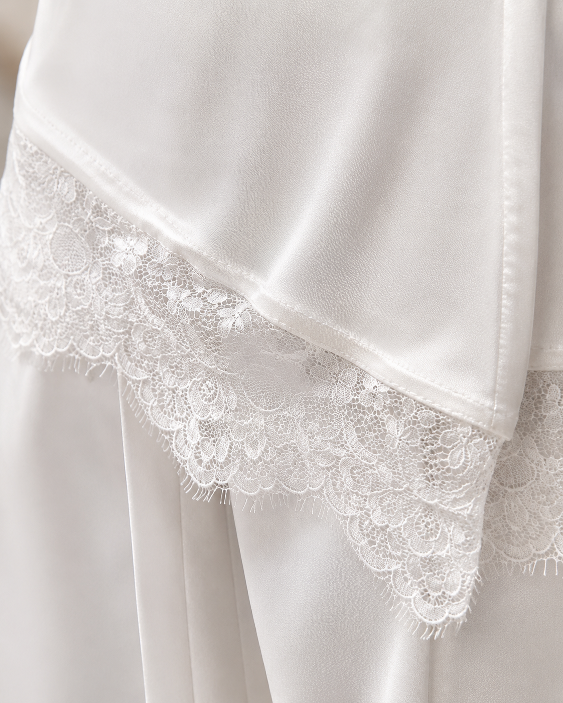 SHELLA — Ensemble palazzo 2 pièces : top drapé col bénitier sans manches à bordure dentelle & pantalon large / Draped Cowl Neck Lace Trim Wide-Leg Palazzo Co-Ord Set / طقم بنطلون واسع من قطعتين: توب بياقة كاول وحافة دانتيل وبنطلون بالازو