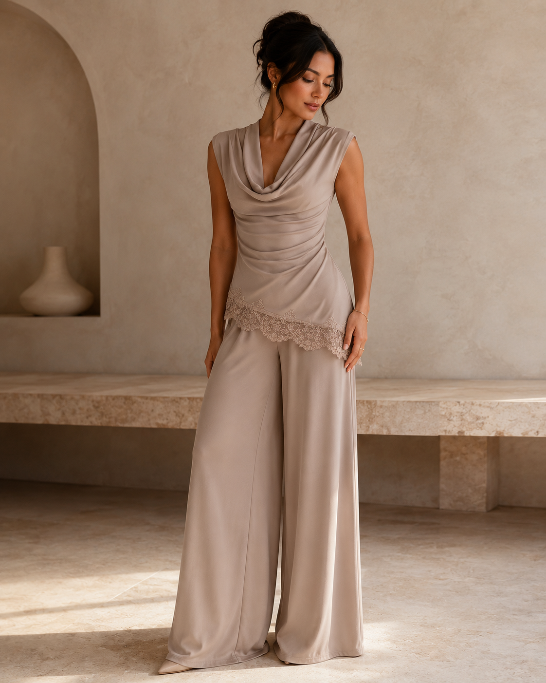 SHELLA — Ensemble palazzo 2 pièces : top drapé col bénitier sans manches à bordure dentelle & pantalon large / Draped Cowl Neck Lace Trim Wide-Leg Palazzo Co-Ord Set / طقم بنطلون واسع من قطعتين: توب بياقة كاول وحافة دانتيل وبنطلون بالازو