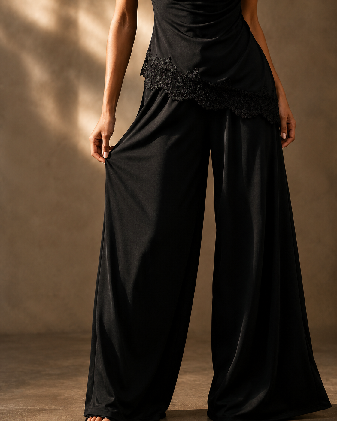 SHELLA — Ensemble palazzo 2 pièces : top drapé col bénitier sans manches à bordure dentelle & pantalon large / Draped Cowl Neck Lace Trim Wide-Leg Palazzo Co-Ord Set / طقم بنطلون واسع من قطعتين: توب بياقة كاول وحافة دانتيل وبنطلون بالازو