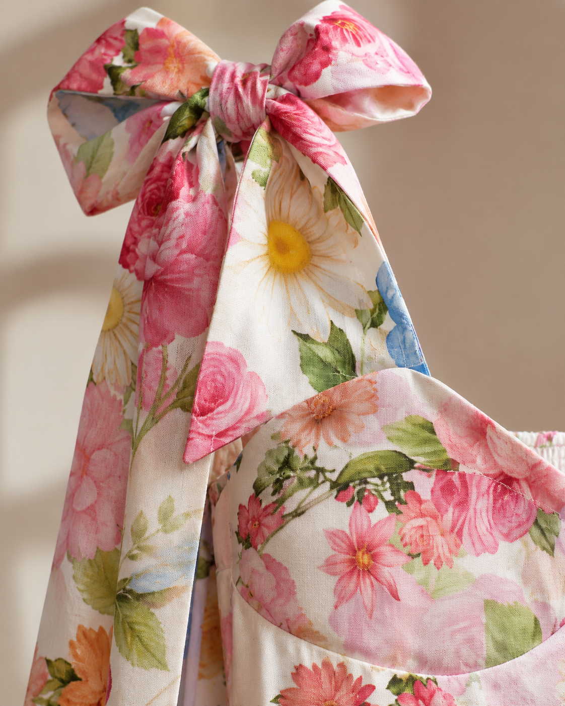 SHELLA — Robe d'été fleurie à épaules nouées et ourlet en dentelle / Floral Tie-Shoulder Sundress with Lace Hem / فستان صيفي مزهّر بكتفين مربوطين وحاشية دانتيل