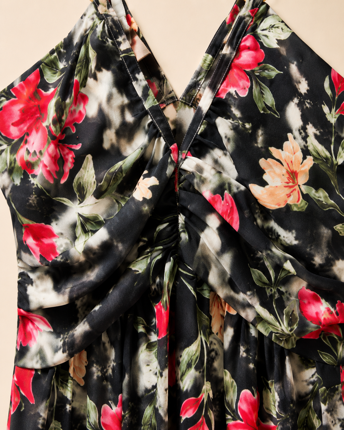 SHELLA — Robe maxi fleurie à bretelles chaîne dorées & bustier torsadé / Floral Twisted Bust Chain-Strap Maxi Dress / فستان ماكسي مزهّر بحمالات سلسلة ذهبية وتفصيلة صدر ملتوية