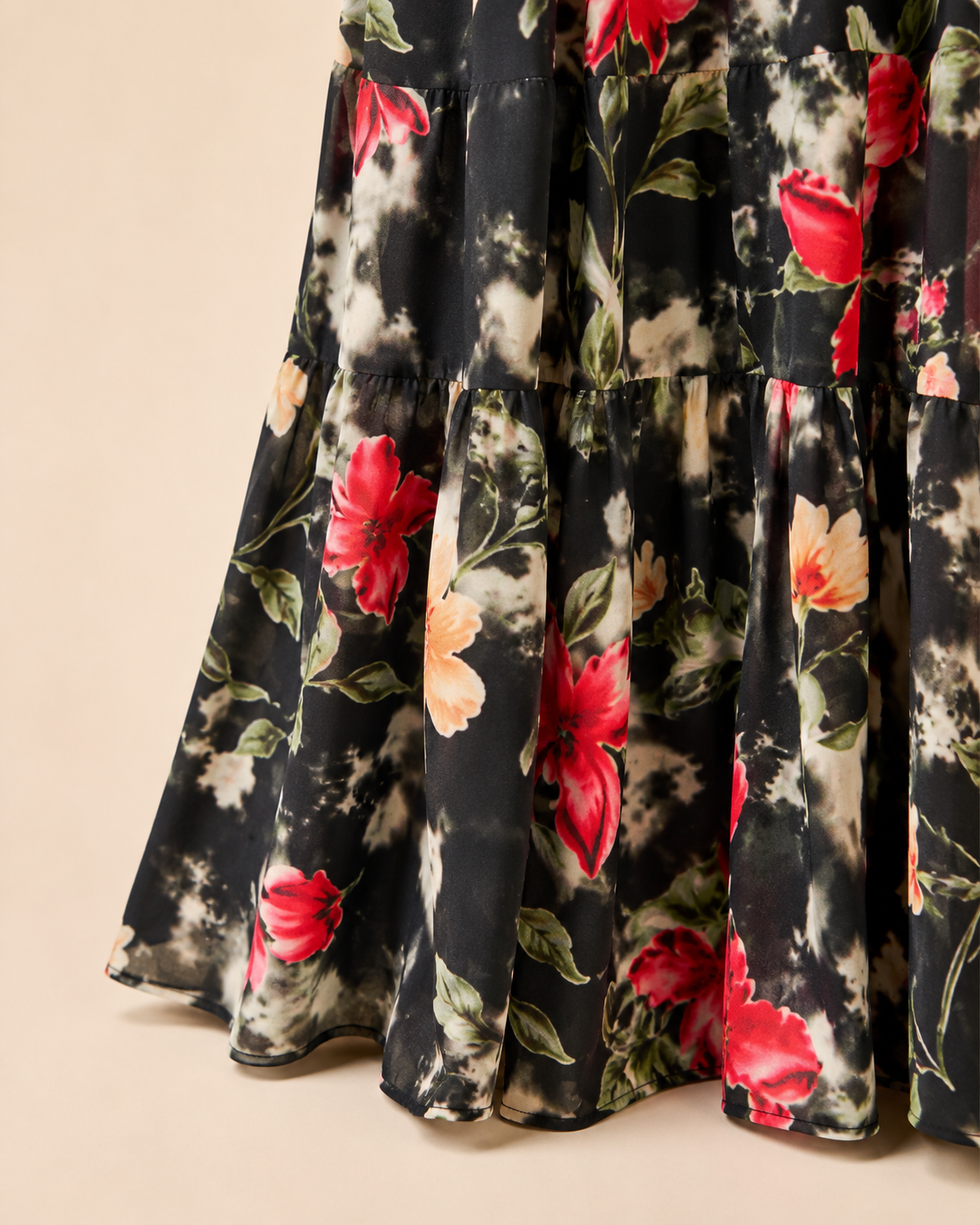 SHELLA — Robe maxi fleurie à bretelles chaîne dorées & bustier torsadé / Floral Twisted Bust Chain-Strap Maxi Dress / فستان ماكسي مزهّر بحمالات سلسلة ذهبية وتفصيلة صدر ملتوية