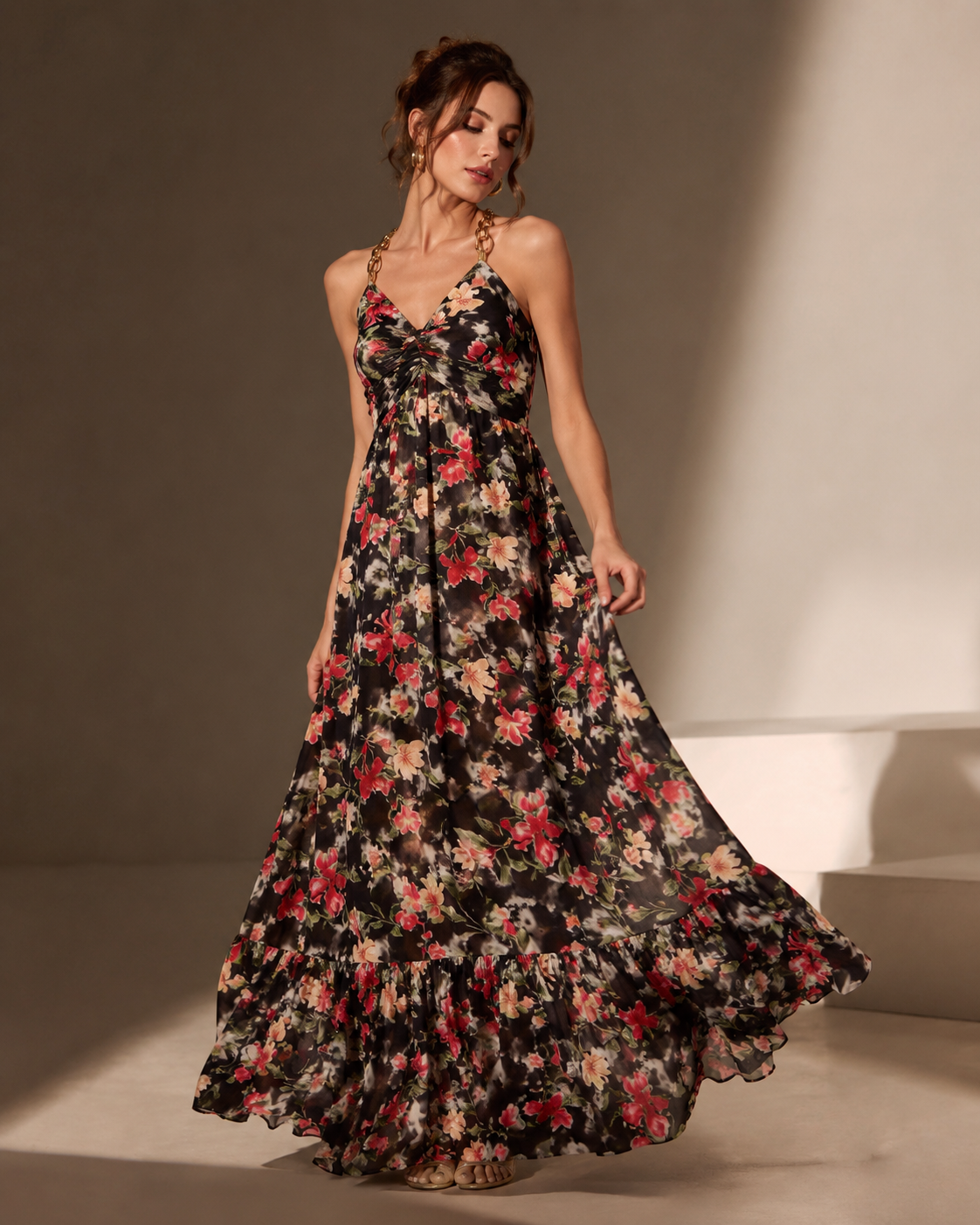 SHELLA — Robe maxi fleurie à bretelles chaîne dorées & bustier torsadé / Floral Twisted Bust Chain-Strap Maxi Dress / فستان ماكسي مزهّر بحمالات سلسلة ذهبية وتفصيلة صدر ملتوية