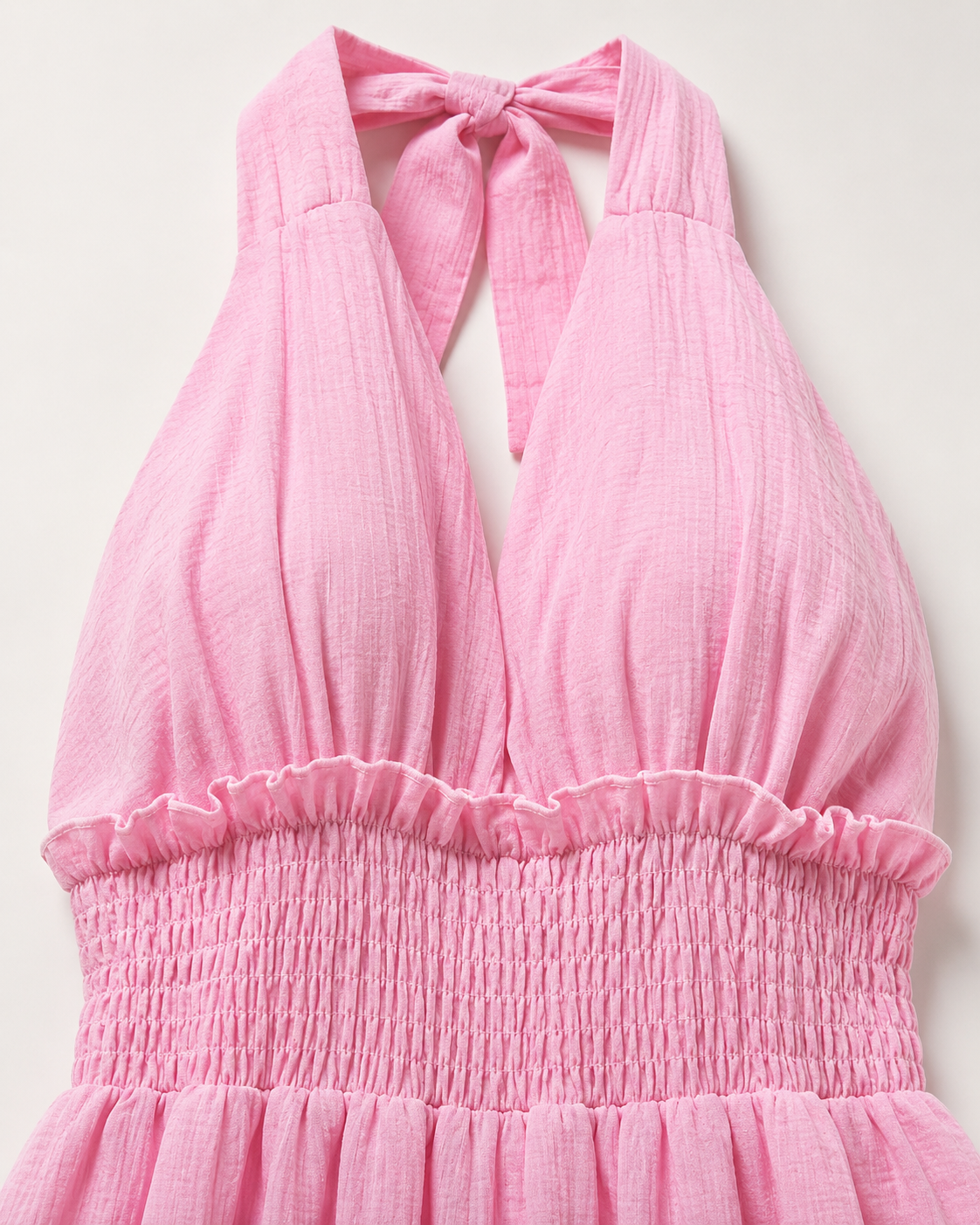 SHELLA — Robe longue dos nu à col halter, taille smockée & volants superposés / Halter Neck Smocked Tiered Maxi Dress / فستان طويل بحمالة رقبة وخصر سموك وطبقات كشكش