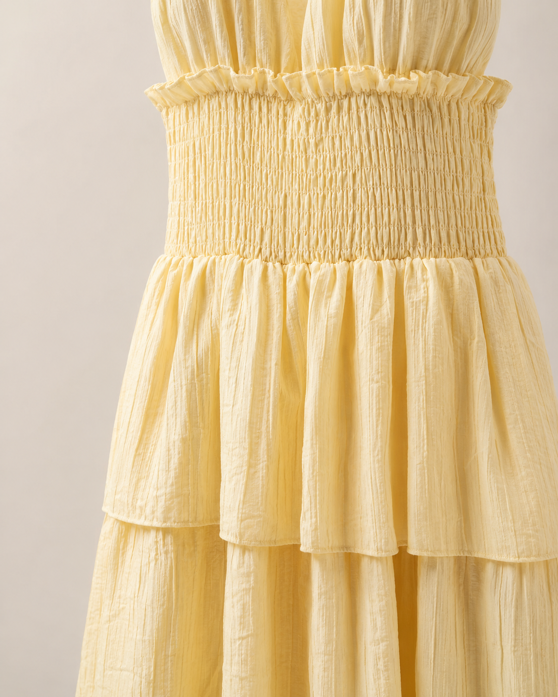 SHELLA — Robe longue dos nu à col halter, taille smockée & volants superposés / Halter Neck Smocked Tiered Maxi Dress / فستان طويل بحمالة رقبة وخصر سموك وطبقات كشكش