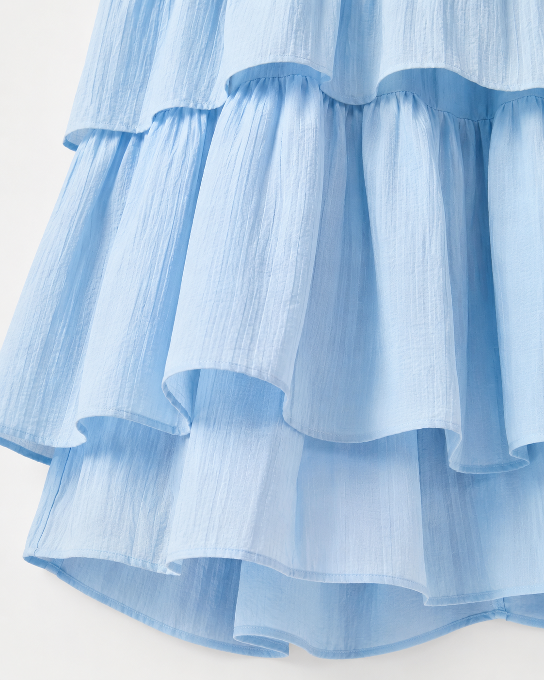 SHELLA — Robe longue dos nu à col halter, taille smockée & volants superposés / Halter Neck Smocked Tiered Maxi Dress / فستان طويل بحمالة رقبة وخصر سموك وطبقات كشكش