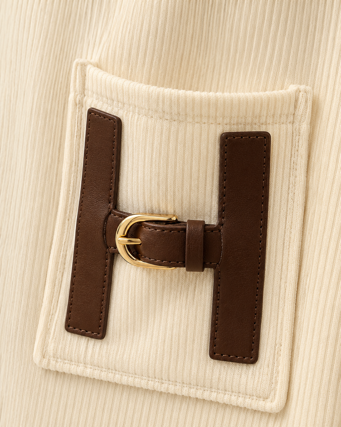 SHELLA — Ensemble lounge côtelé 2 pièces : haut oversize manches courtes & pantalon large avec poche à boucle H dorée / H-Buckle Ribbed Lounge Co-Ord Set / طقم لاونج مضلّع من قطعتين: توب أوفرسايز بأكمام قصيرة وبنطلون واسع بجيب بإبزيم H ذهبي