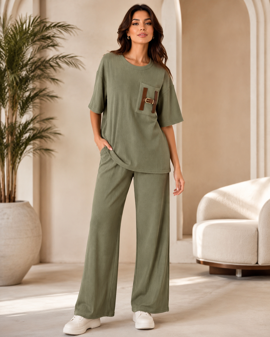 SHELLA — Ensemble lounge côtelé 2 pièces : haut oversize manches courtes & pantalon large avec poche à boucle H dorée / H-Buckle Ribbed Lounge Co-Ord Set / طقم لاونج مضلّع من قطعتين: توب أوفرسايز بأكمام قصيرة وبنطلون واسع بجيب بإبزيم H ذهبي