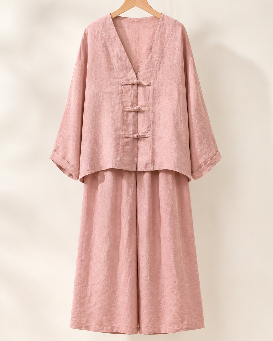 SHELLA — Ensemble en lin : top col V à boutons brandebourgs & pantalon large / Linen-Blend Frog Button Co-Ord Set: V-Neck Top & Wide-Leg Pants / طقم من الكتان: توب برقبة V بأزرار صينية وبنطلون واسع