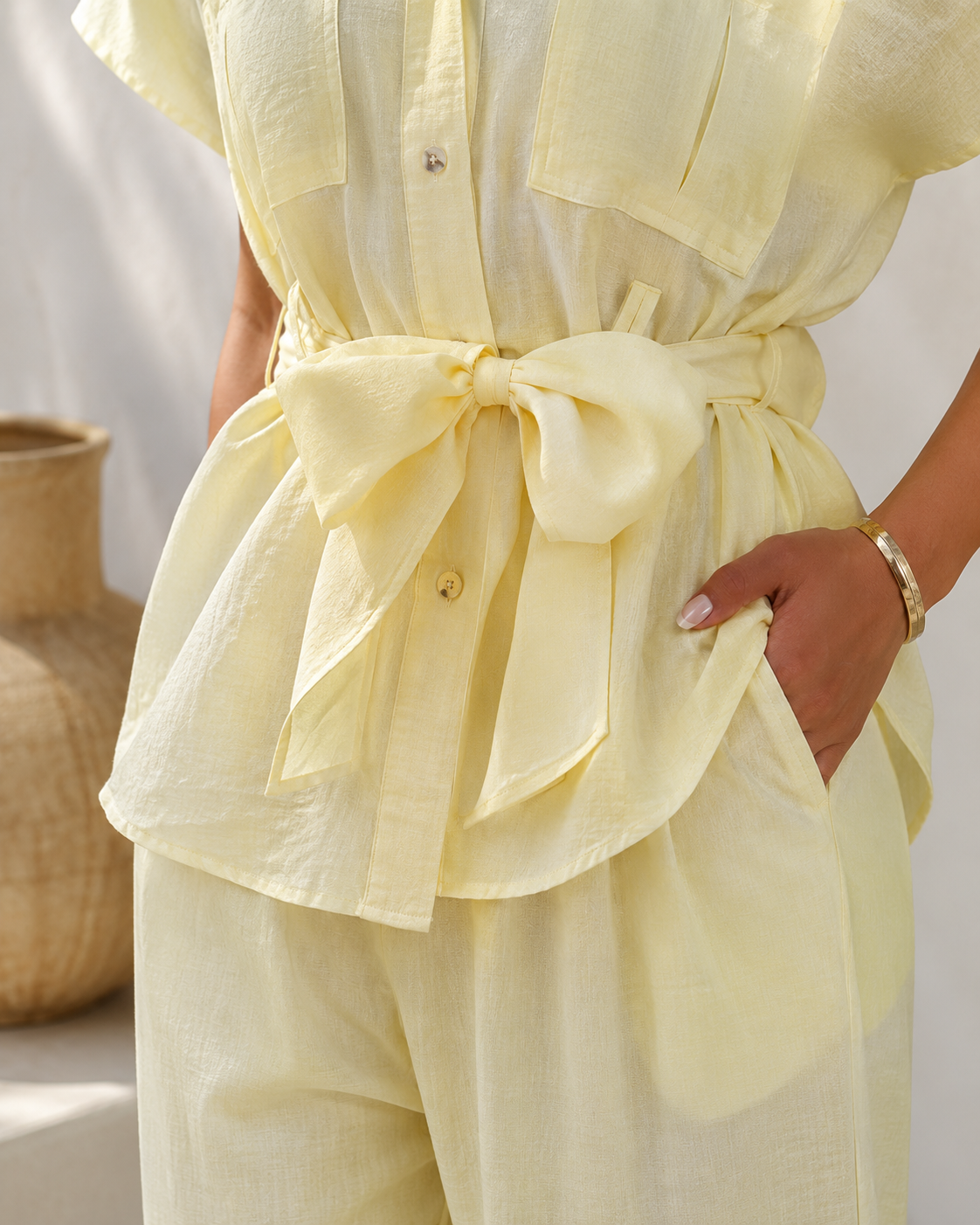 SHELLA — Ensemble effet lin : chemise ceinturée & pantalon large / Linen-Look Belted Two-Piece Set / طقم نسائي قطعتين قميص بحزام وبنطال واسع بتأثير الكتان