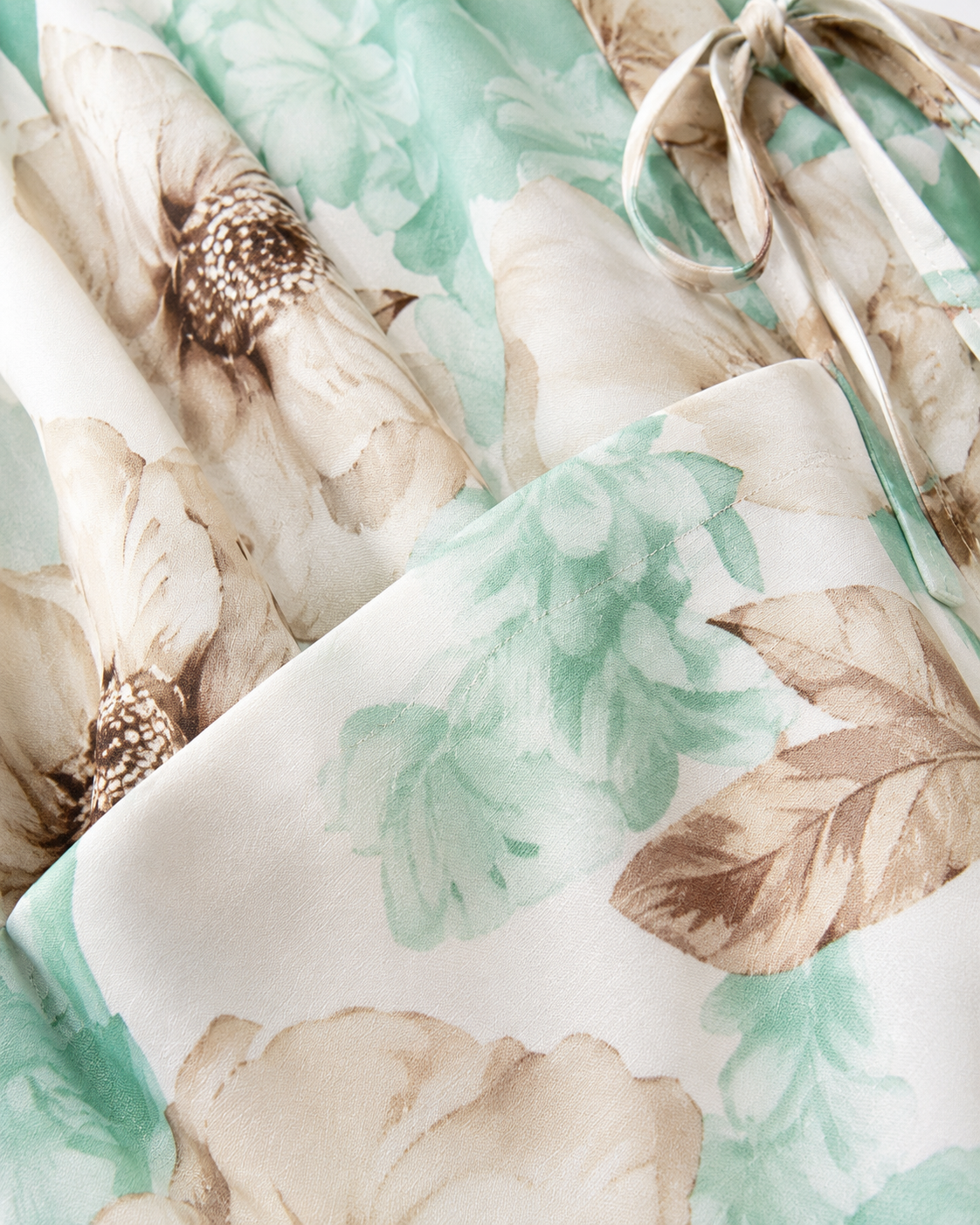 SHELLA — Robe longue fleurie menthe dos-nu à taille nouée / Mint Floral Halter Tie-Waist Maxi Dress / فستان طويل مزهّر منعنع برقبة هالتر وخصر مربوط