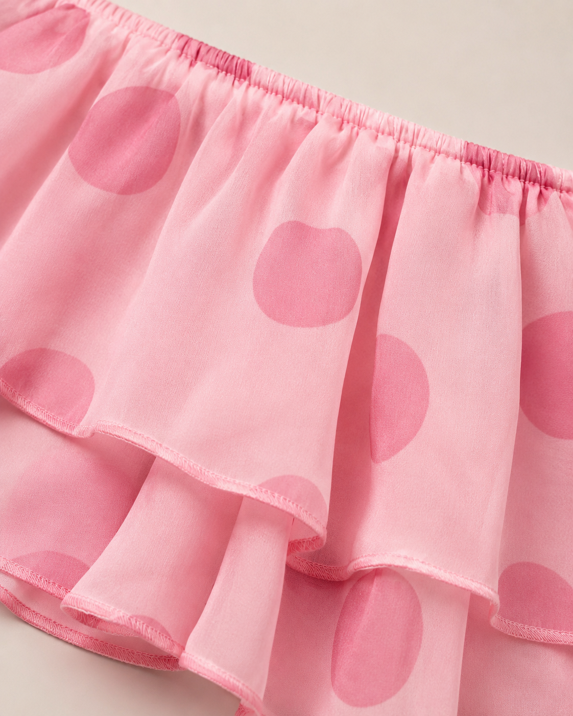 SHELLA — Ensemble à pois : top court épaules dénudées à volants & jupe longue / Off-Shoulder Polka Dot Crop Top & Maxi Skirt Co-Ord Set / طقم بنقشة النقاط: توب قصير مكشوف الكتفين بكشكش وتنورة طويلة