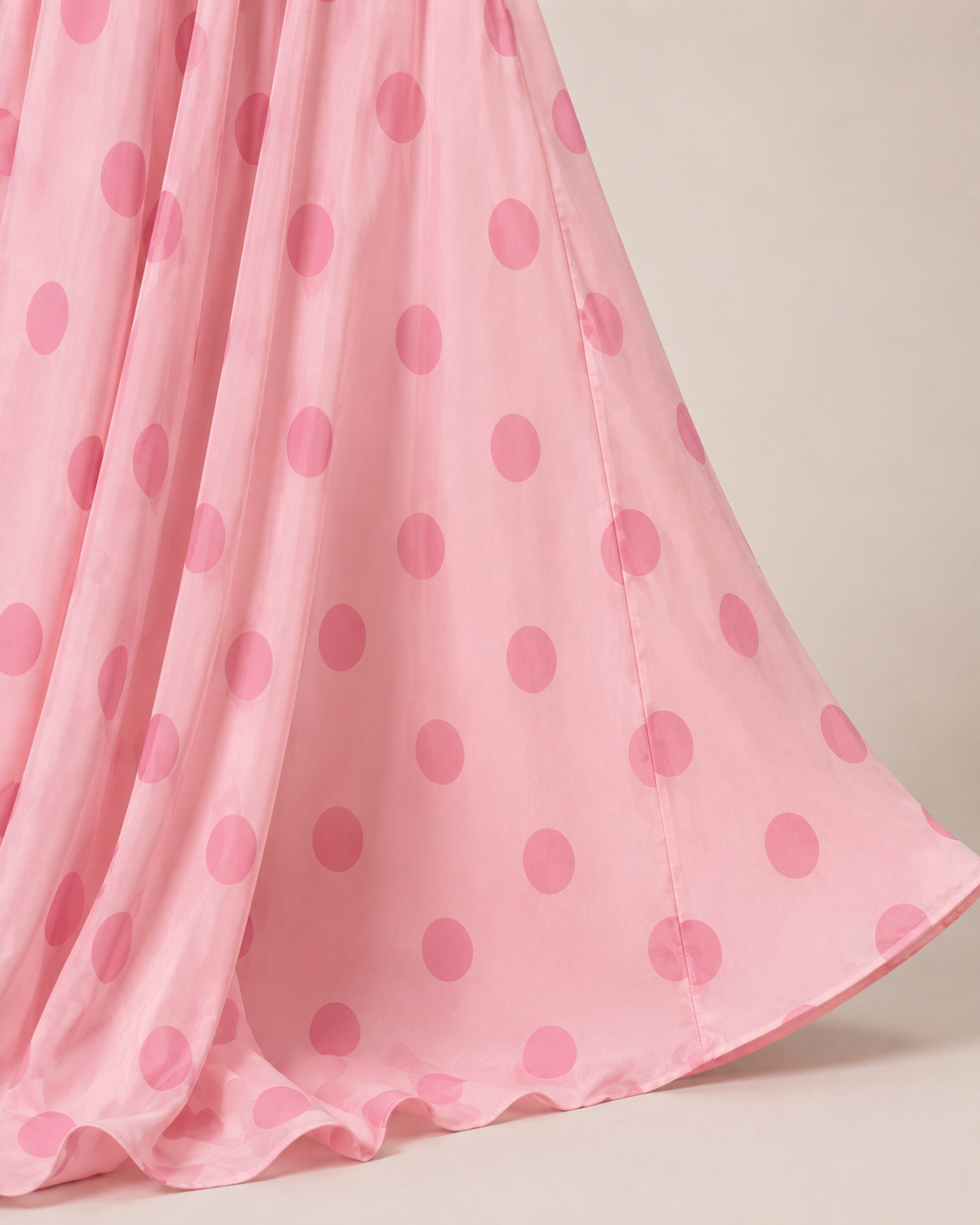 SHELLA — Ensemble à pois : top court épaules dénudées à volants & jupe longue / Off-Shoulder Polka Dot Crop Top & Maxi Skirt Co-Ord Set / طقم بنقشة النقاط: توب قصير مكشوف الكتفين بكشكش وتنورة طويلة