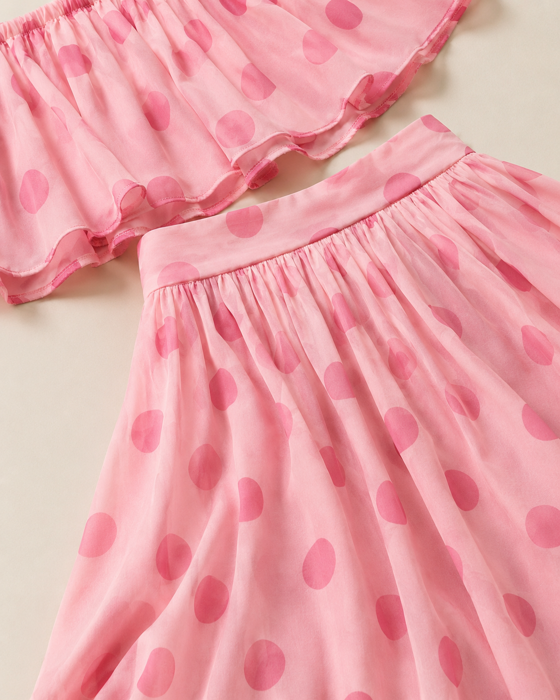 SHELLA — Ensemble à pois : top court épaules dénudées à volants & jupe longue / Off-Shoulder Polka Dot Crop Top & Maxi Skirt Co-Ord Set / طقم بنقشة النقاط: توب قصير مكشوف الكتفين بكشكش وتنورة طويلة