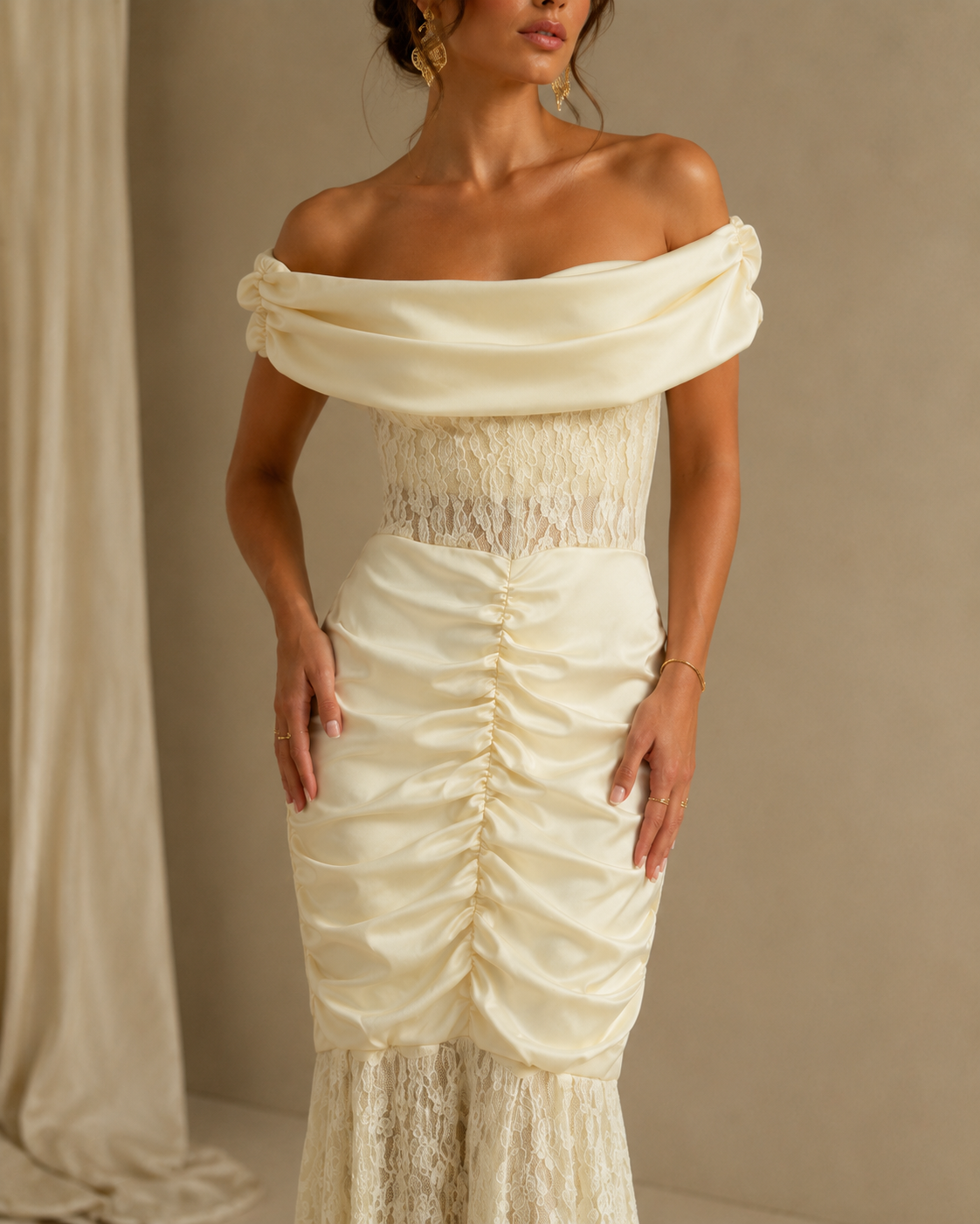 SHELLA — Robe longue sirène épaules dénudées en dentelle froncée / Off-Shoulder Ruched Lace Mermaid Maxi Dress / فستان طويل حورية بأكتاف مكشوفة ودانتيل مكشكش