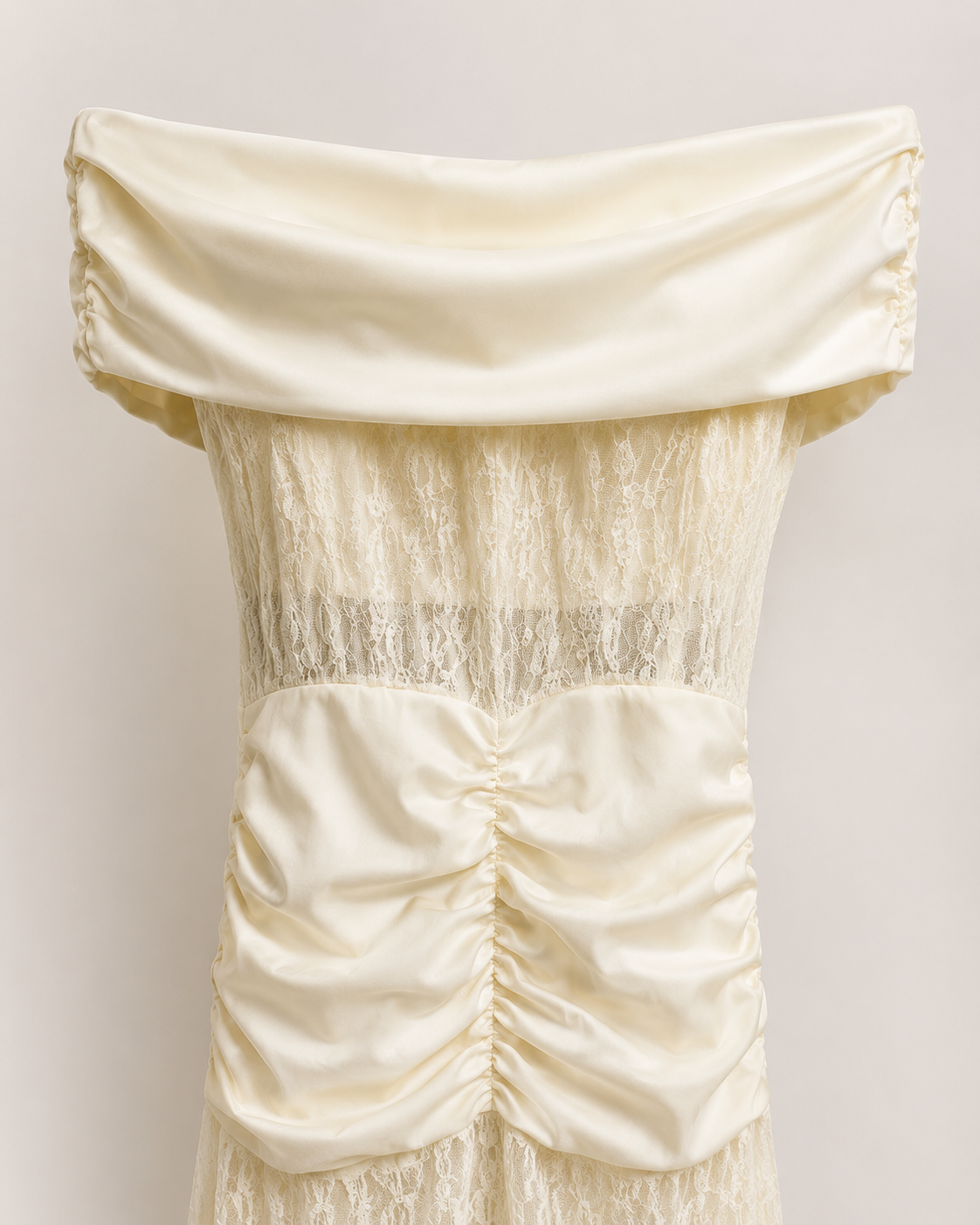 SHELLA — Robe longue sirène épaules dénudées en dentelle froncée / Off-Shoulder Ruched Lace Mermaid Maxi Dress / فستان طويل حورية بأكتاف مكشوفة ودانتيل مكشكش