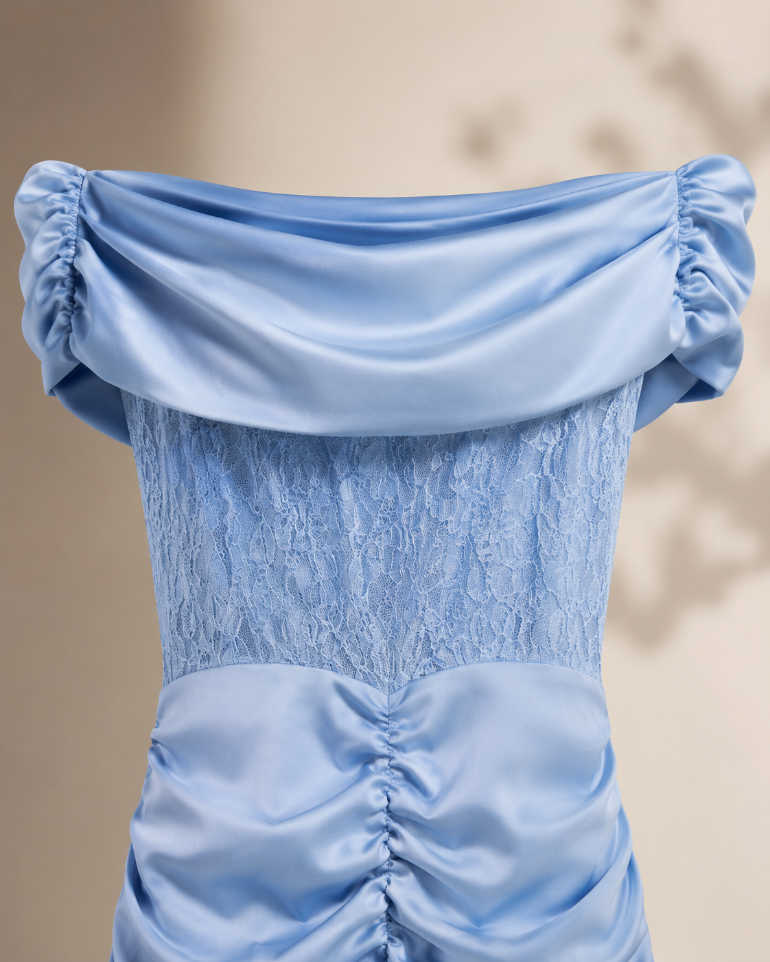 SHELLA — Robe longue sirène épaules dénudées en dentelle froncée / Off-Shoulder Ruched Lace Mermaid Maxi Dress / فستان طويل حورية بأكتاف مكشوفة ودانتيل مكشكش