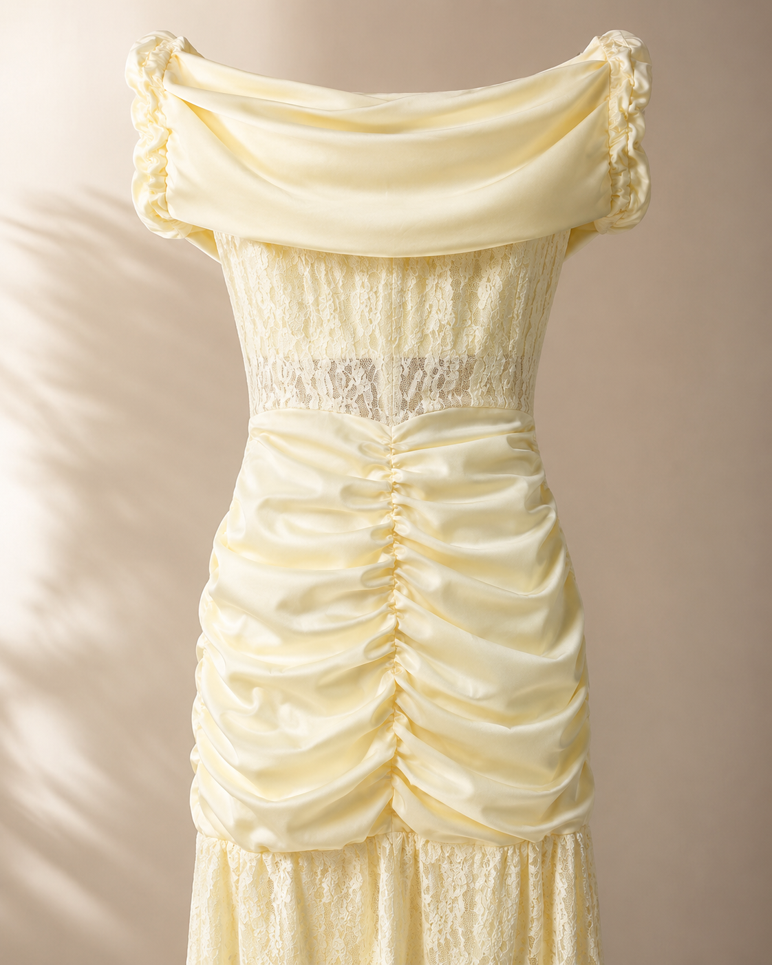 SHELLA — Robe longue sirène épaules dénudées en dentelle froncée / Off-Shoulder Ruched Lace Mermaid Maxi Dress / فستان طويل حورية بأكتاف مكشوفة ودانتيل مكشكش