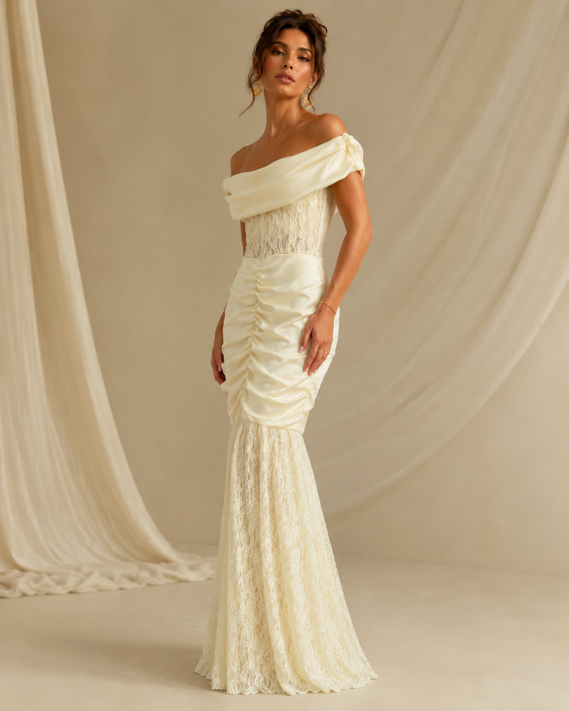 SHELLA — Robe longue sirène épaules dénudées en dentelle froncée / Off-Shoulder Ruched Lace Mermaid Maxi Dress / فستان طويل حورية بأكتاف مكشوفة ودانتيل مكشكش
