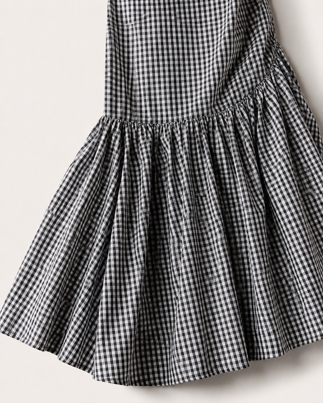 SHELLA — Robe longue vichy à une épaule, épaule nouée & drapé froncé / One-Shoulder Gingham Maxi Dress / فستان طويل كاروهات بكتف واحد ودرابيه مكشكش