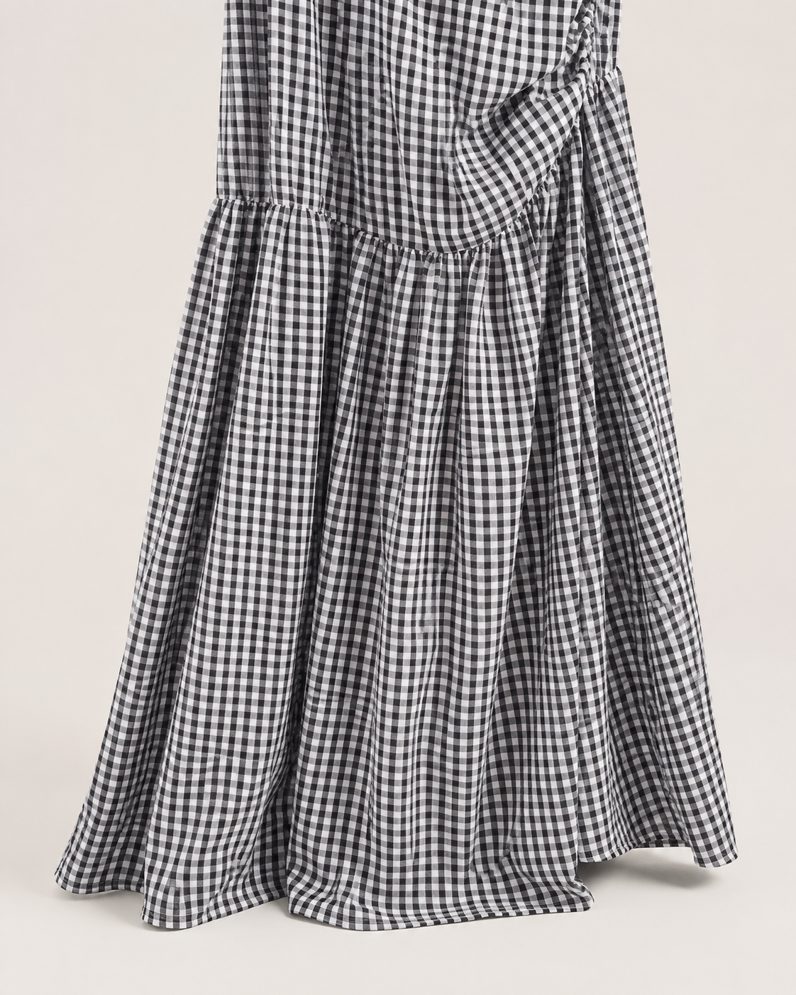 SHELLA — Robe longue vichy à une épaule, épaule nouée & drapé froncé / One-Shoulder Gingham Maxi Dress / فستان طويل كاروهات بكتف واحد ودرابيه مكشكش