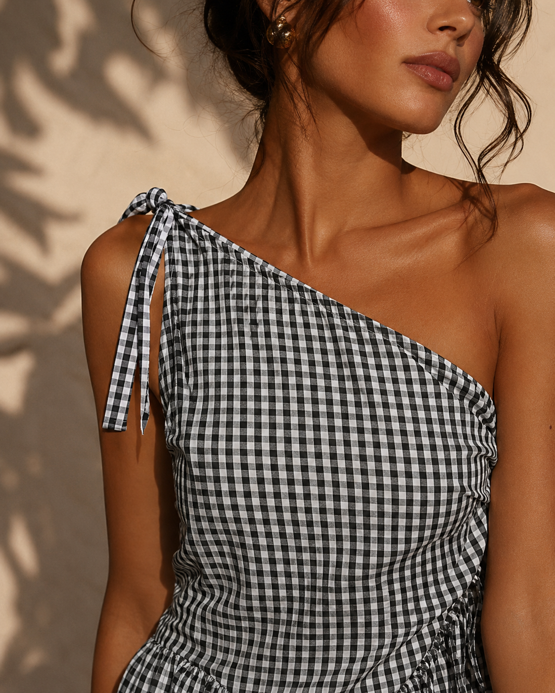 SHELLA — Robe longue vichy à une épaule, épaule nouée & drapé froncé / One-Shoulder Gingham Maxi Dress / فستان طويل كاروهات بكتف واحد ودرابيه مكشكش