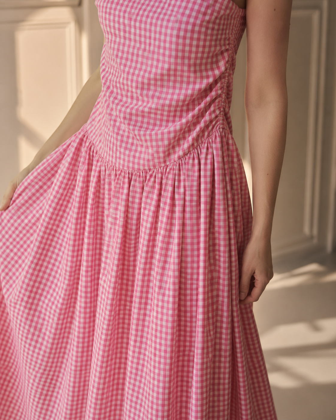 SHELLA — Robe longue vichy à une épaule, épaule nouée & drapé froncé / One-Shoulder Gingham Maxi Dress / فستان طويل كاروهات بكتف واحد ودرابيه مكشكش