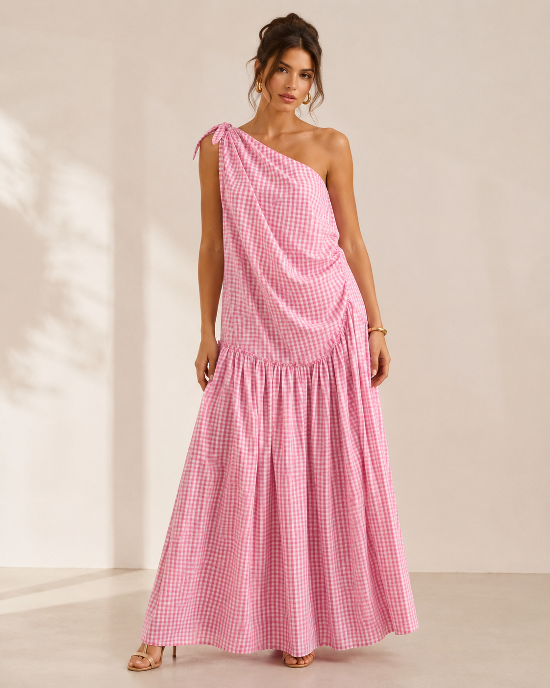 SHELLA — Robe longue vichy à une épaule, épaule nouée & drapé froncé / One-Shoulder Gingham Maxi Dress / فستان طويل كاروهات بكتف واحد ودرابيه مكشكش