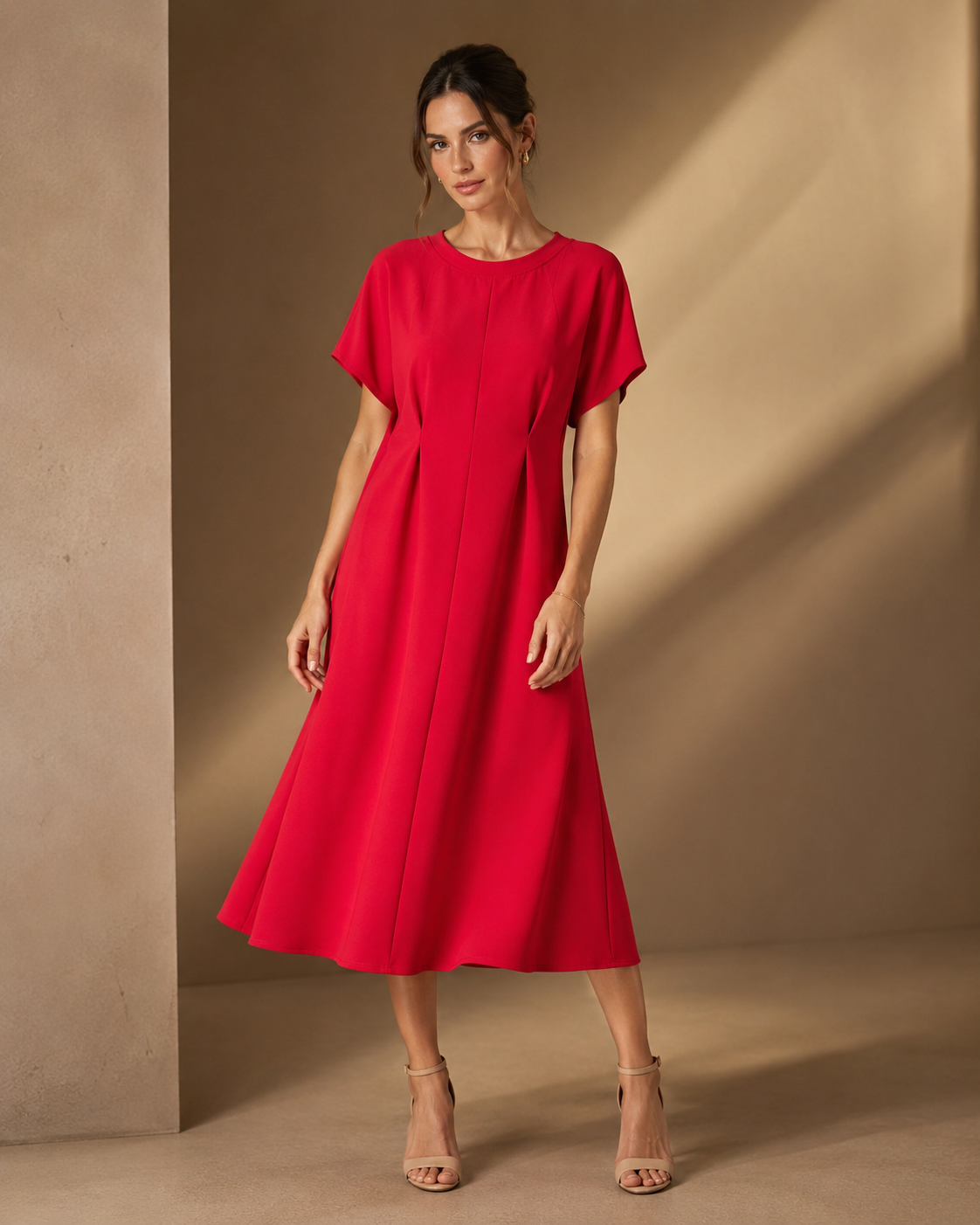 SHELLA — Robe midi rouge plissée à manches courtes, col rond & coupe évasée / Elegant Red Short-Sleeve Pleated Midi Dress / فستان ميدي أحمر بكسرات بأكمام قصيرة ورقبة دائرية