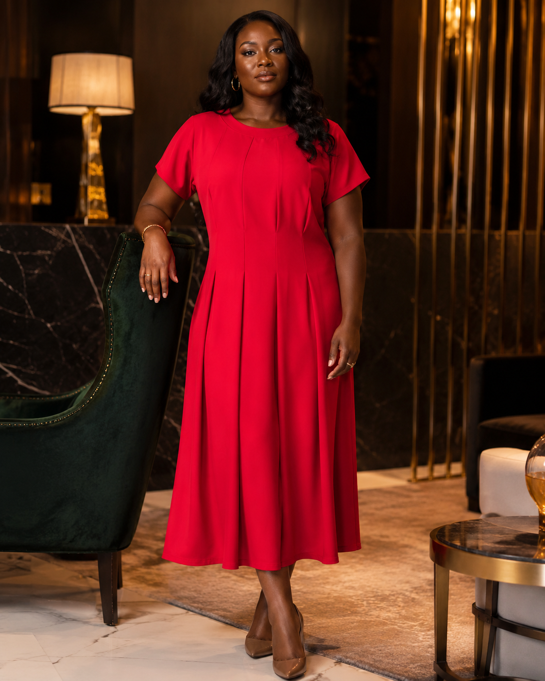 SHELLA — Robe midi rouge plissée à manches courtes, col rond & coupe évasée / Elegant Red Short-Sleeve Pleated Midi Dress / فستان ميدي أحمر بكسرات بأكمام قصيرة ورقبة دائرية