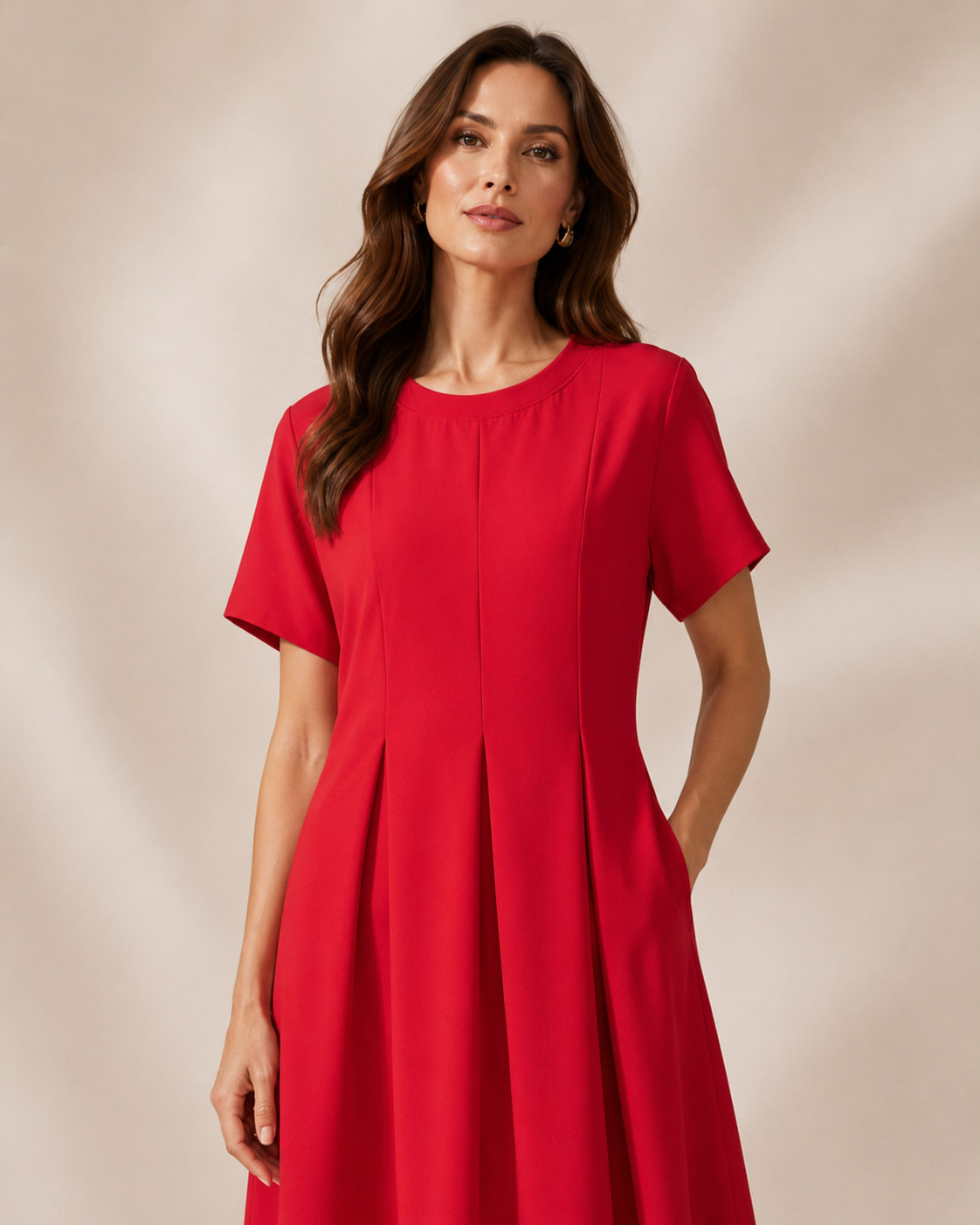 SHELLA — Robe midi rouge plissée à manches courtes, col rond & coupe évasée / Elegant Red Short-Sleeve Pleated Midi Dress / فستان ميدي أحمر بكسرات بأكمام قصيرة ورقبة دائرية