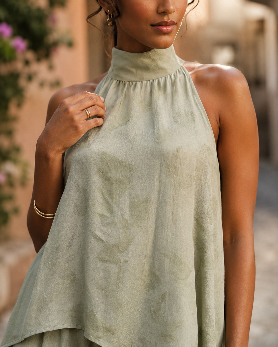 SHELLA — Ensemble vert sauge : tunique sans manches à col montant & ourlet asymétrique avec pantalon sarouel / Sage Green Asymmetrical Tunic & Harem Pants Co-Ord Set / طقم أخضر مريمي: تونيك بدون أكمام برقبة عالية وحاشية غير متماثلة وسروال هارم