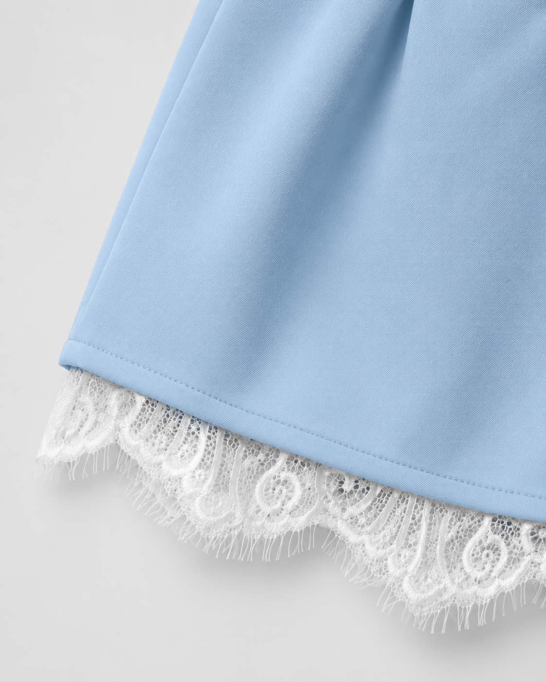 SHELLA — Ensemble bleu ciel gilet tailleur sans manches & short à bordure dentelle / Sky Blue Tailored Vest & Lace-Trim Shorts Co-ord Set / طقم صدرية مفصّلة وشورت بحافة دانتيل أزرق سماوي