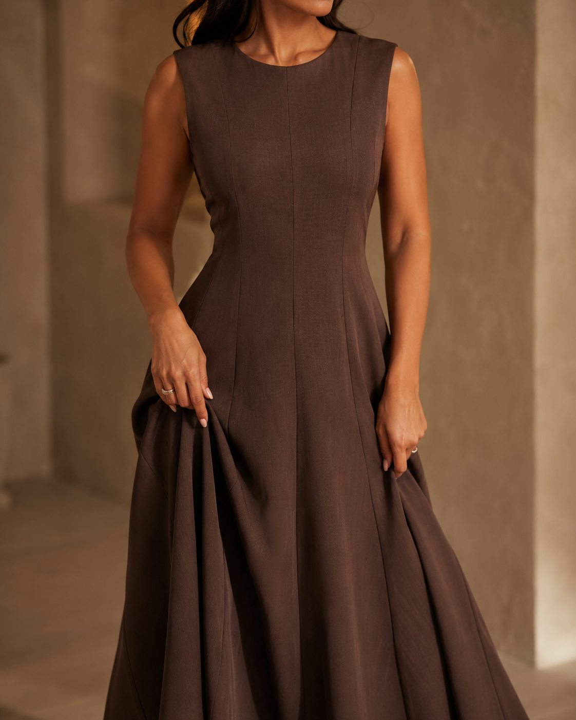 SHELLA — Robe longue évasée sans manches à empiècements & coutures verticales / Elegant Sleeveless Panelled Fit-and-Flare Maxi Dress / فستان طويل واسع بدون أكمام بقصّات عمودية