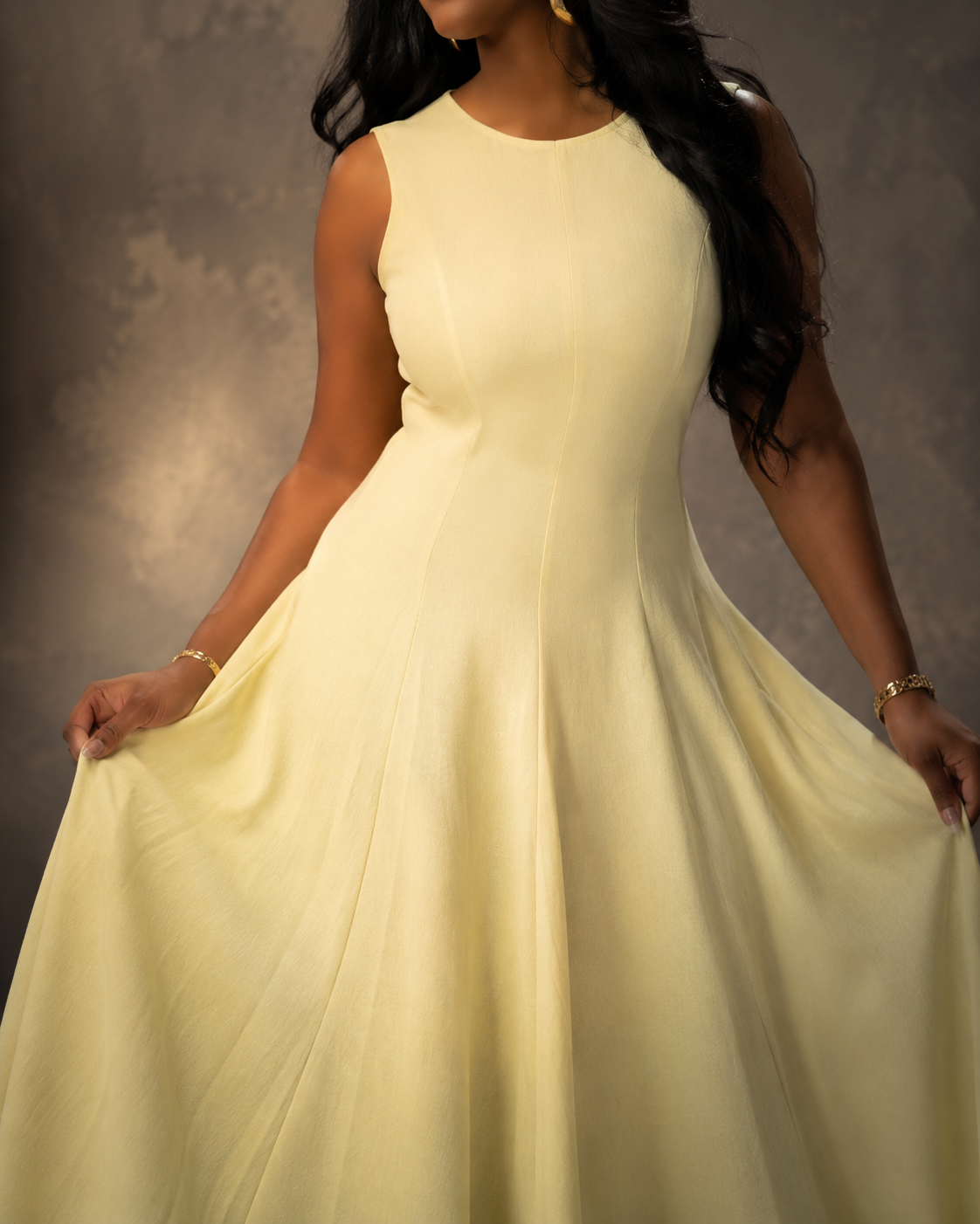 SHELLA — Robe longue évasée sans manches à empiècements & coutures verticales / Elegant Sleeveless Panelled Fit-and-Flare Maxi Dress / فستان طويل واسع بدون أكمام بقصّات عمودية