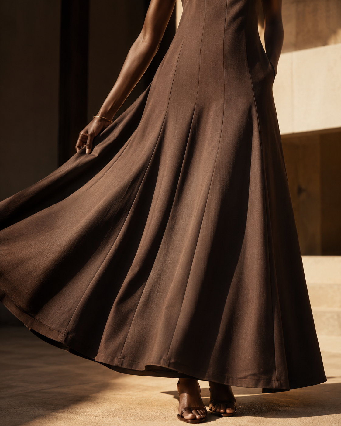 SHELLA — Robe longue évasée sans manches à empiècements & coutures verticales / Elegant Sleeveless Panelled Fit-and-Flare Maxi Dress / فستان طويل واسع بدون أكمام بقصّات عمودية