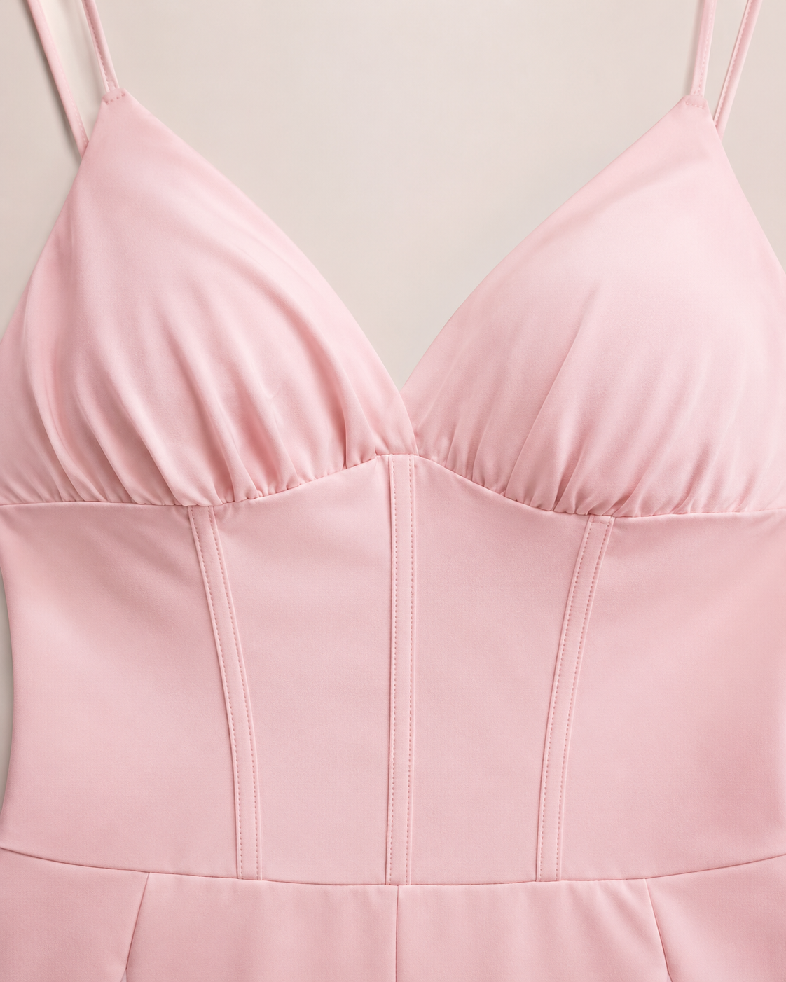 SHELLA — Robe courte à bretelles fines détail corset jupe plissée col V / Spaghetti Strap Corset Detail Pleated Mini Dress / فستان قصير بحمالات رفيعة بتفصيل كورسيه وتنورة بليسيه