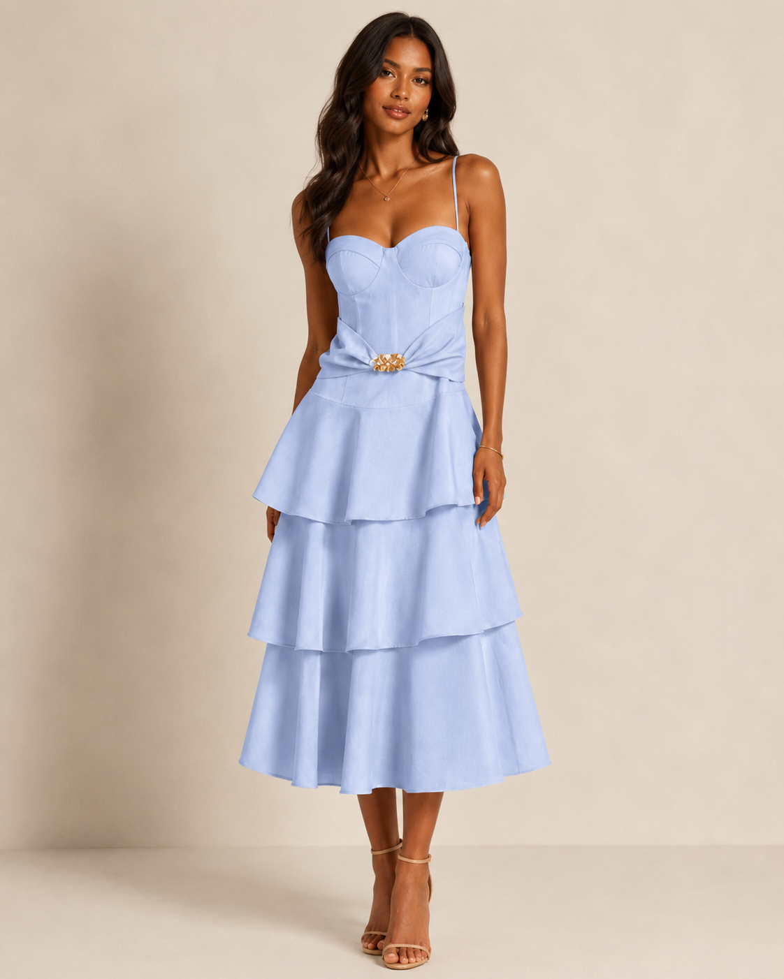 SHELLA — Robe midi bustier à fines bretelles, jupe à volants & broche dorée / Spaghetti Strap Flounce Bustier Midi Dress with Gold Brooch / فستان ميدي بكورسيه وحمالات رفيعة وتنورة كشكش وبروش ذهبي