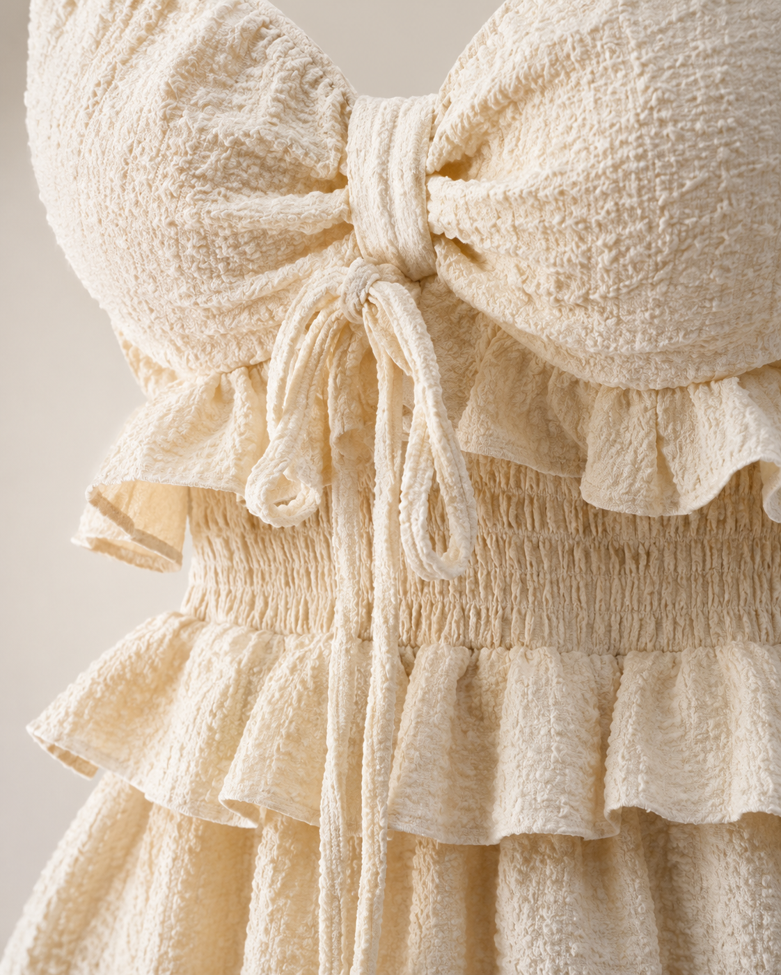 SHELLA — Robe longue bustier à nœud et volants texturée / Strapless Textured Bow Front Ruffle Maxi Dress / فستان طويل بدون أكتاف بعقدة وكشكشة