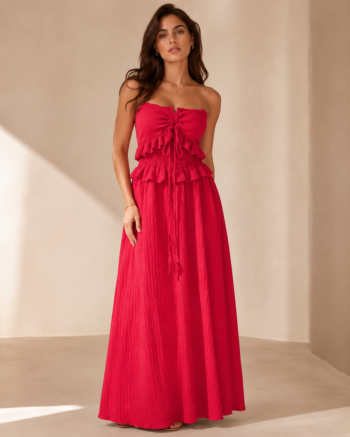 SHELLA — Robe longue bustier à nœud et volants texturée / Strapless Textured Bow Front Ruffle Maxi Dress / فستان طويل بدون أكتاف بعقدة وكشكشة