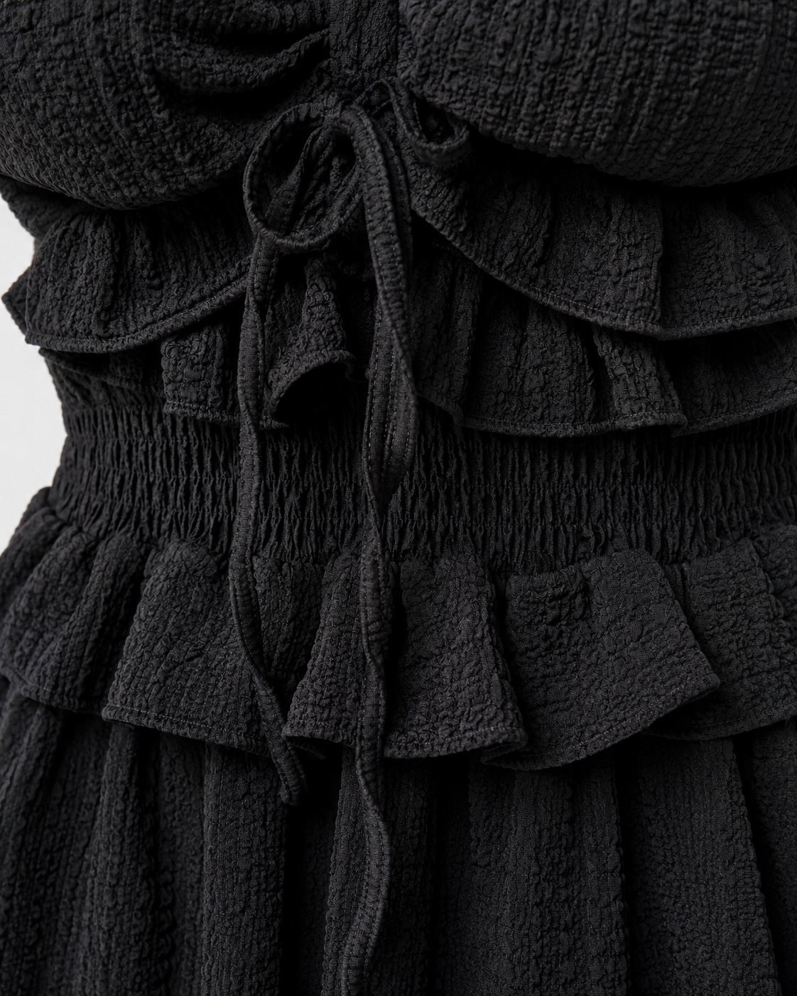 SHELLA — Robe longue bustier à nœud et volants texturée / Strapless Textured Bow Front Ruffle Maxi Dress / فستان طويل بدون أكتاف بعقدة وكشكشة
