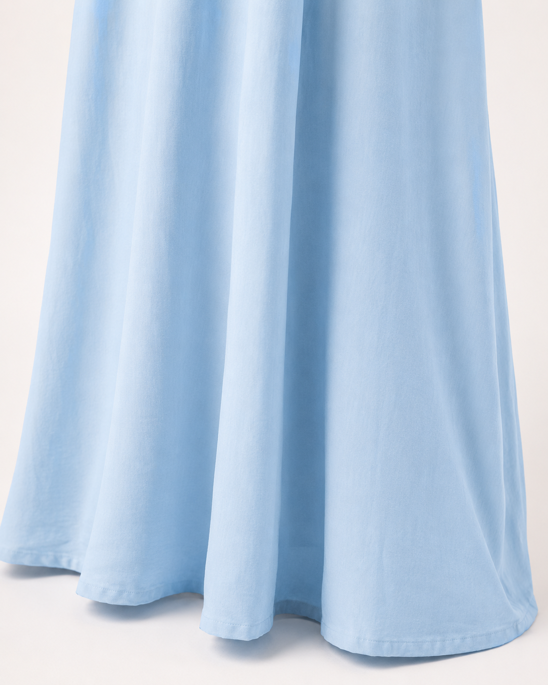 SHELLA — Caftan long col V à dos noué et perles décoratives / V-Neck Tie-Back Maxi Kaftan Dress with Decorative Beads / قفطان طويل برقبة V وظهر مربوط وخرز زخرفي