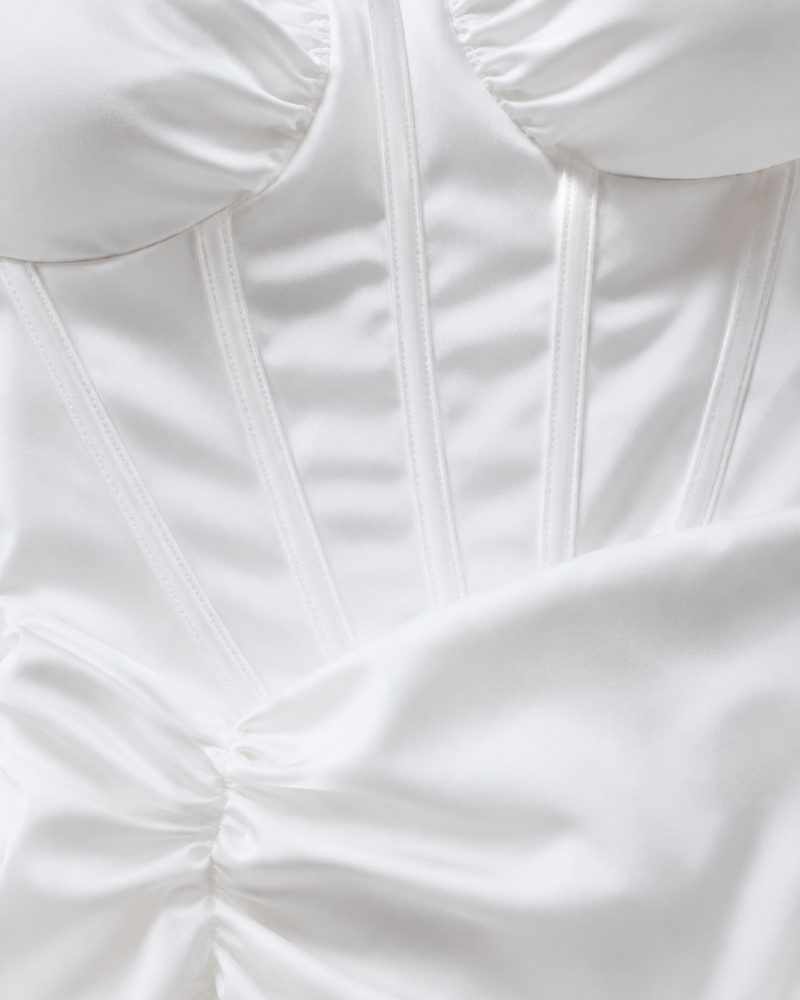 SHELLA — Robe courte bustier corset blanc froncé / White Strapless Corset Ruched Mini Dress / فستان قصير أبيض بدون حمالات بقصّة كورسيه ودرابيه