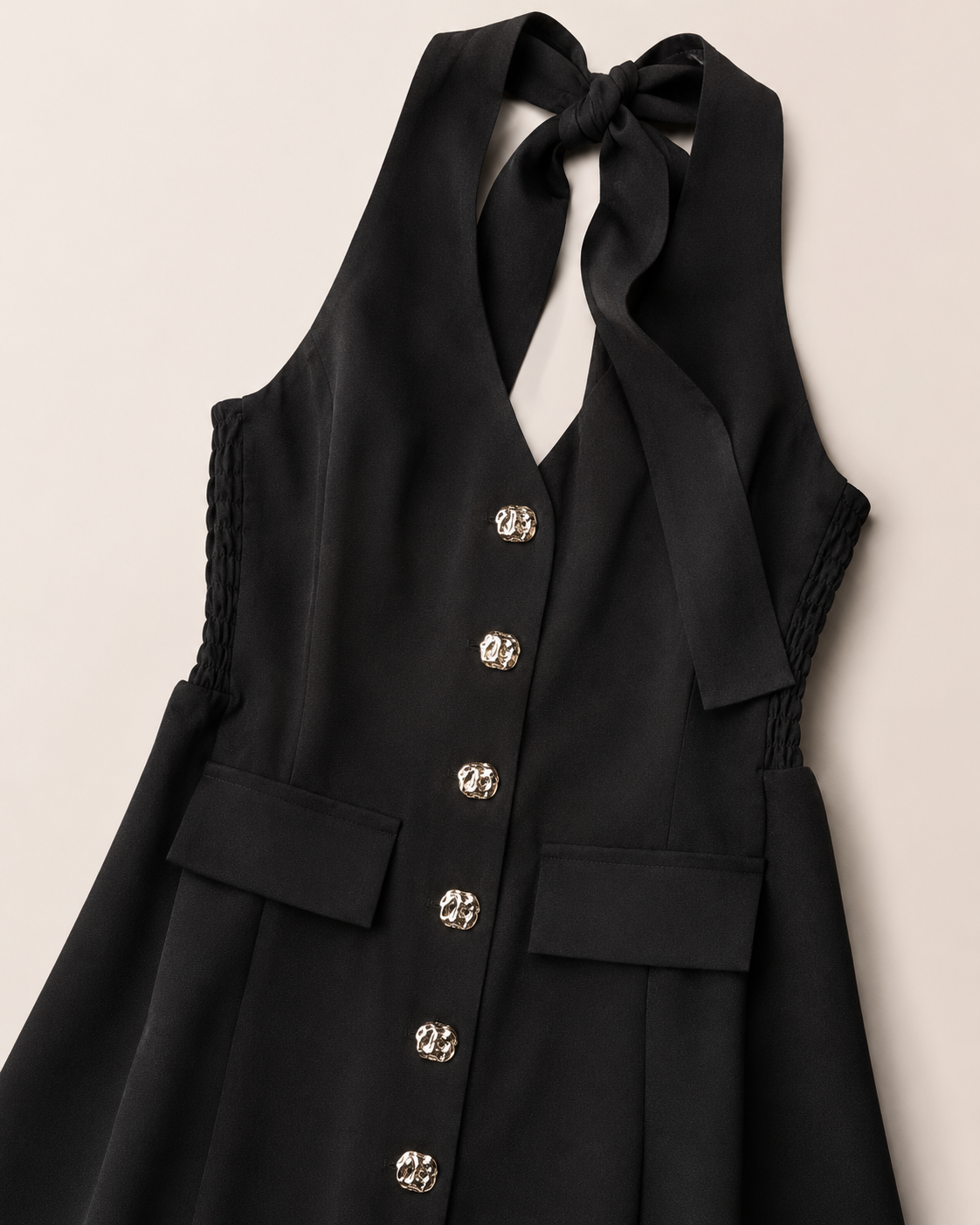 SHELLA — Robe courte gilet à col licou et boutons dorés / Tie-Neck Halter Waistcoat Mini Dress / فستان صديري قصير برقبة رسن وأزرار ذهبية